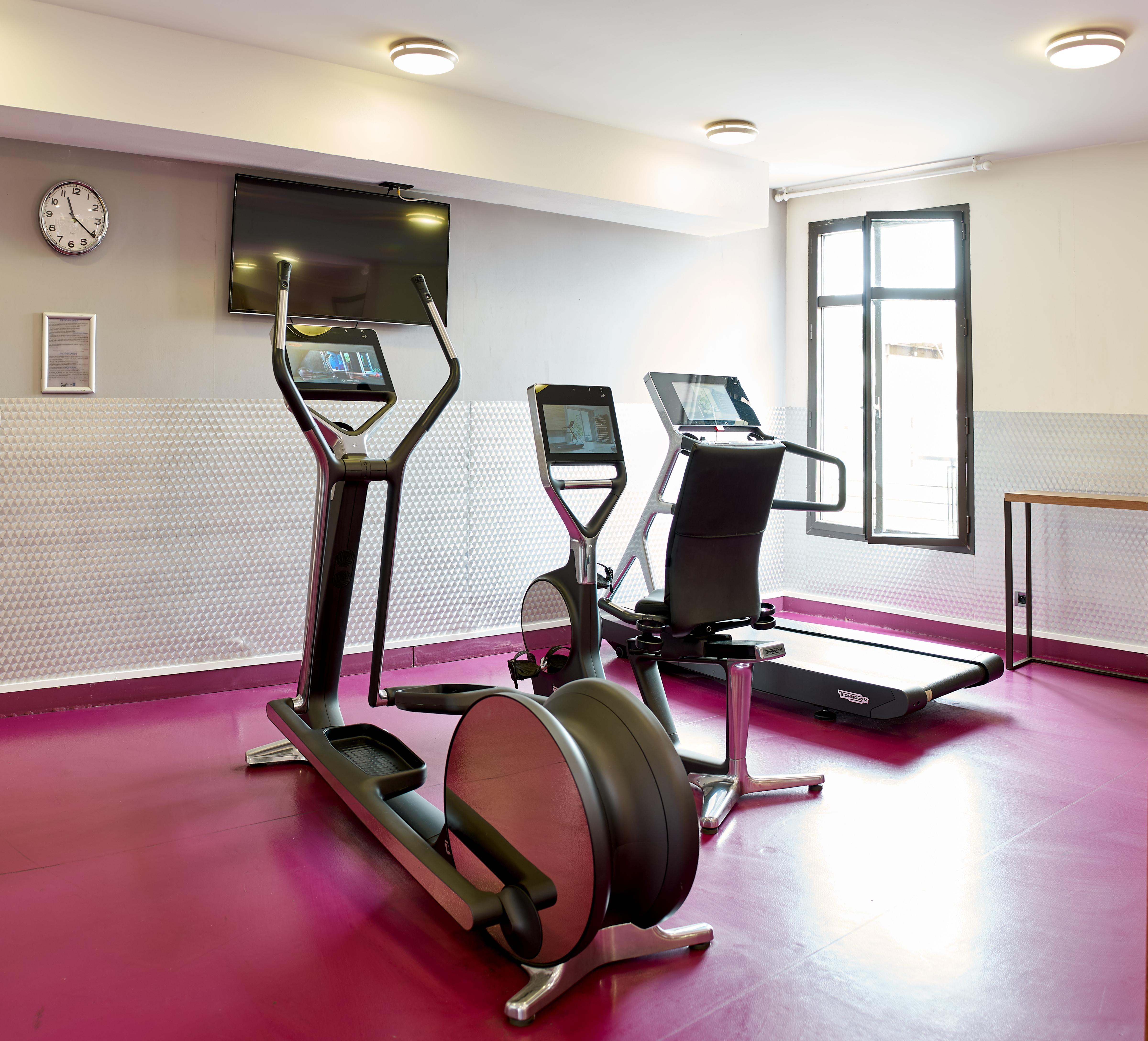 Hotel Radisson Blu Vieux Port 4*