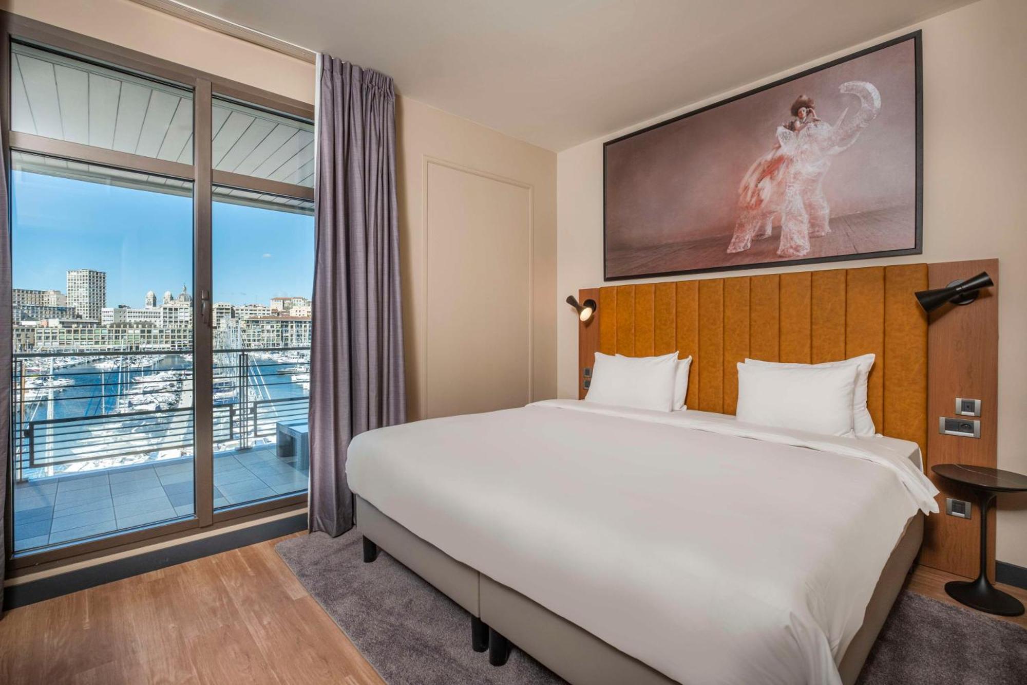 Radisson Blu Vieux Port 4*