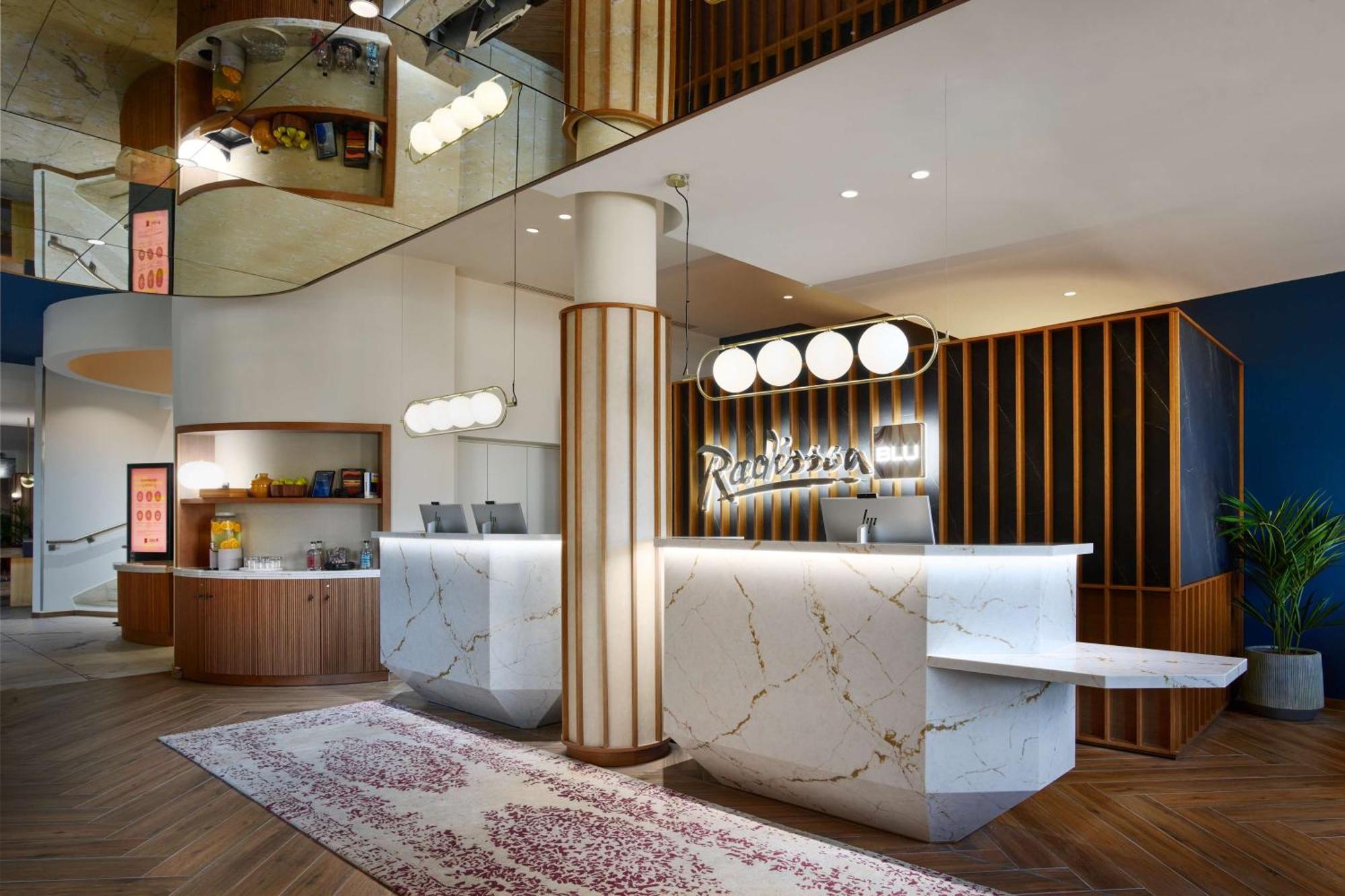 Radisson Blu Vieux Port 4*