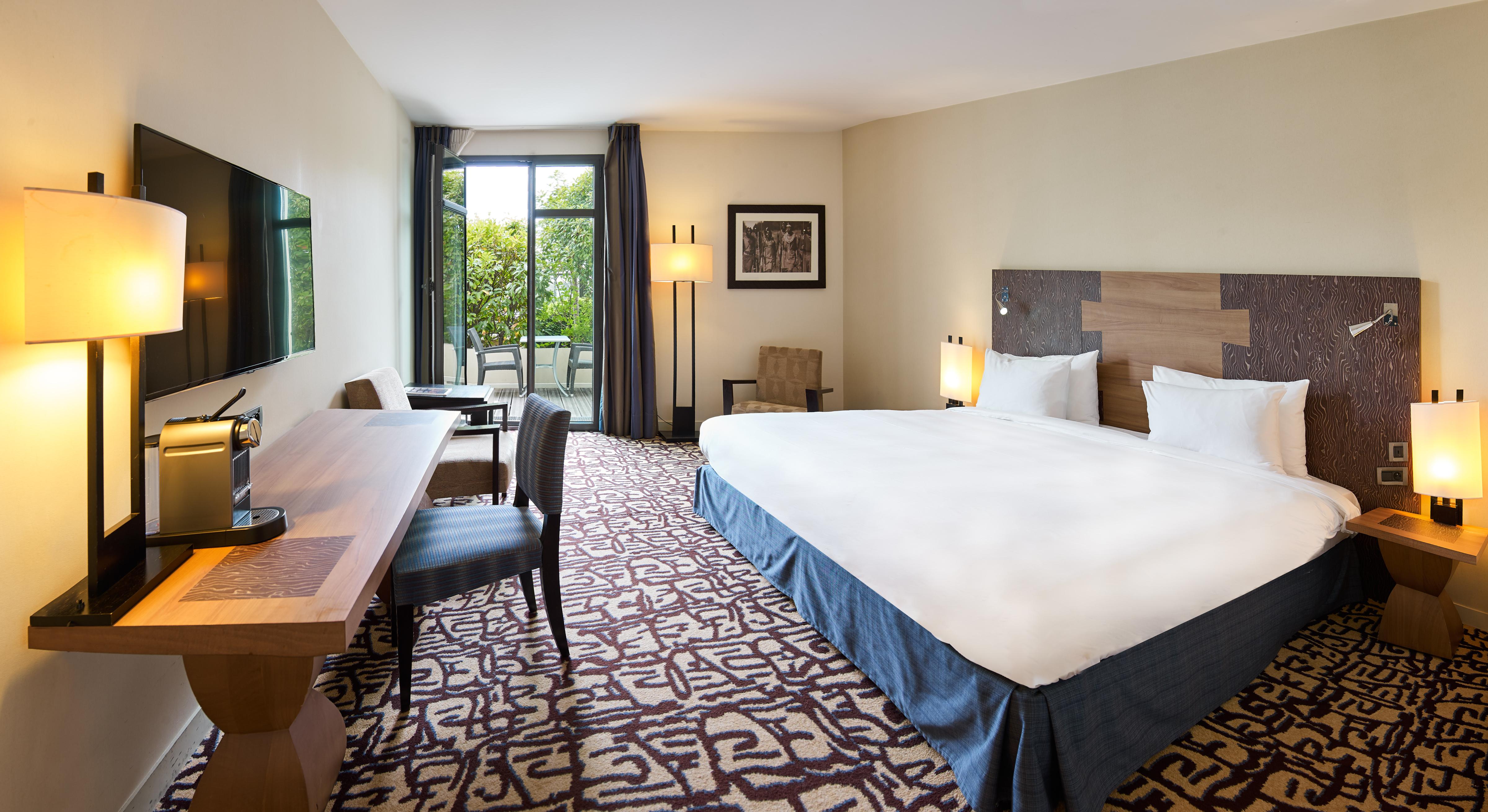 Hotel Radisson Blu Vieux Port 4*