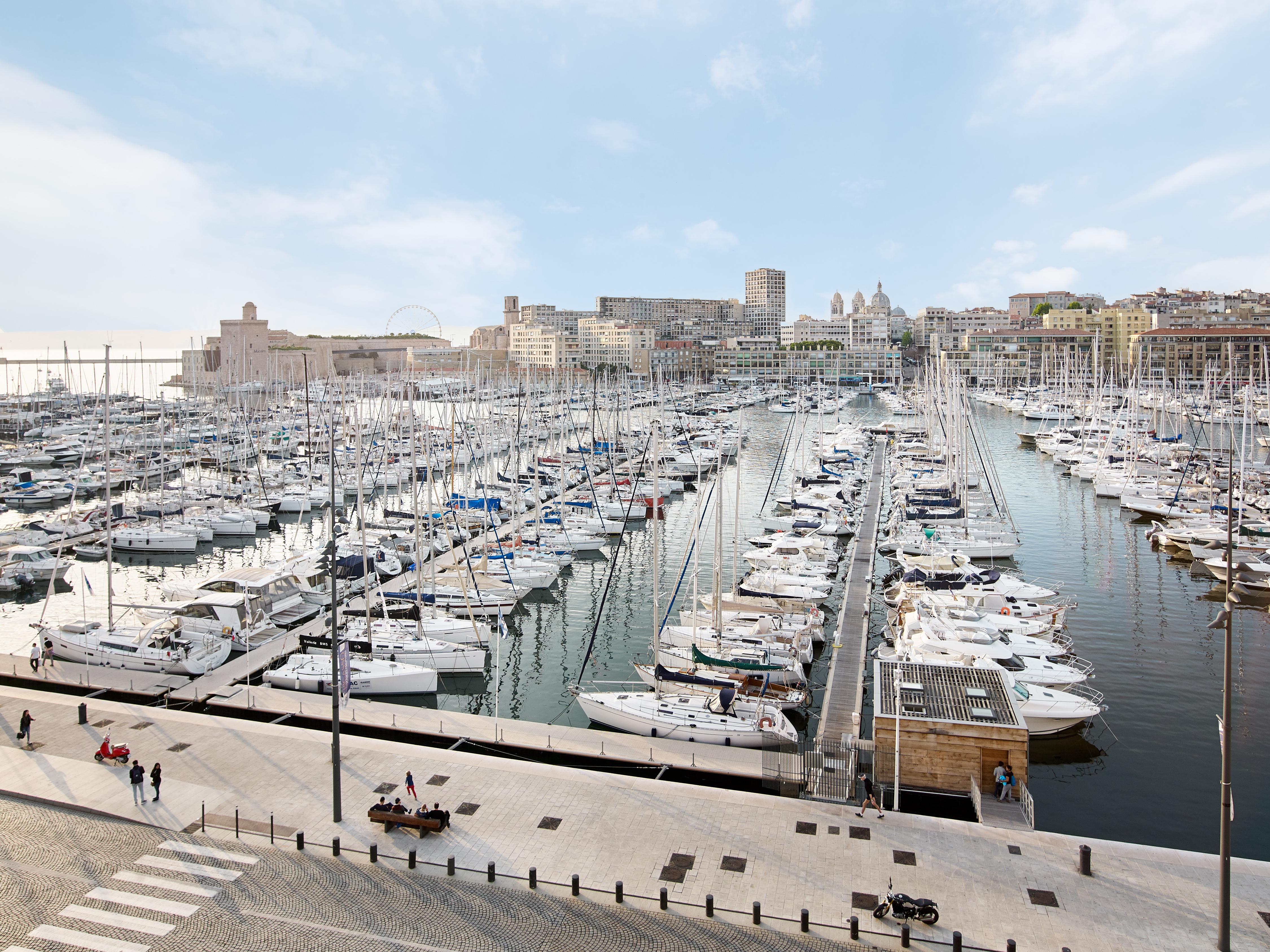 Hotel Radisson Blu Vieux Port 4*