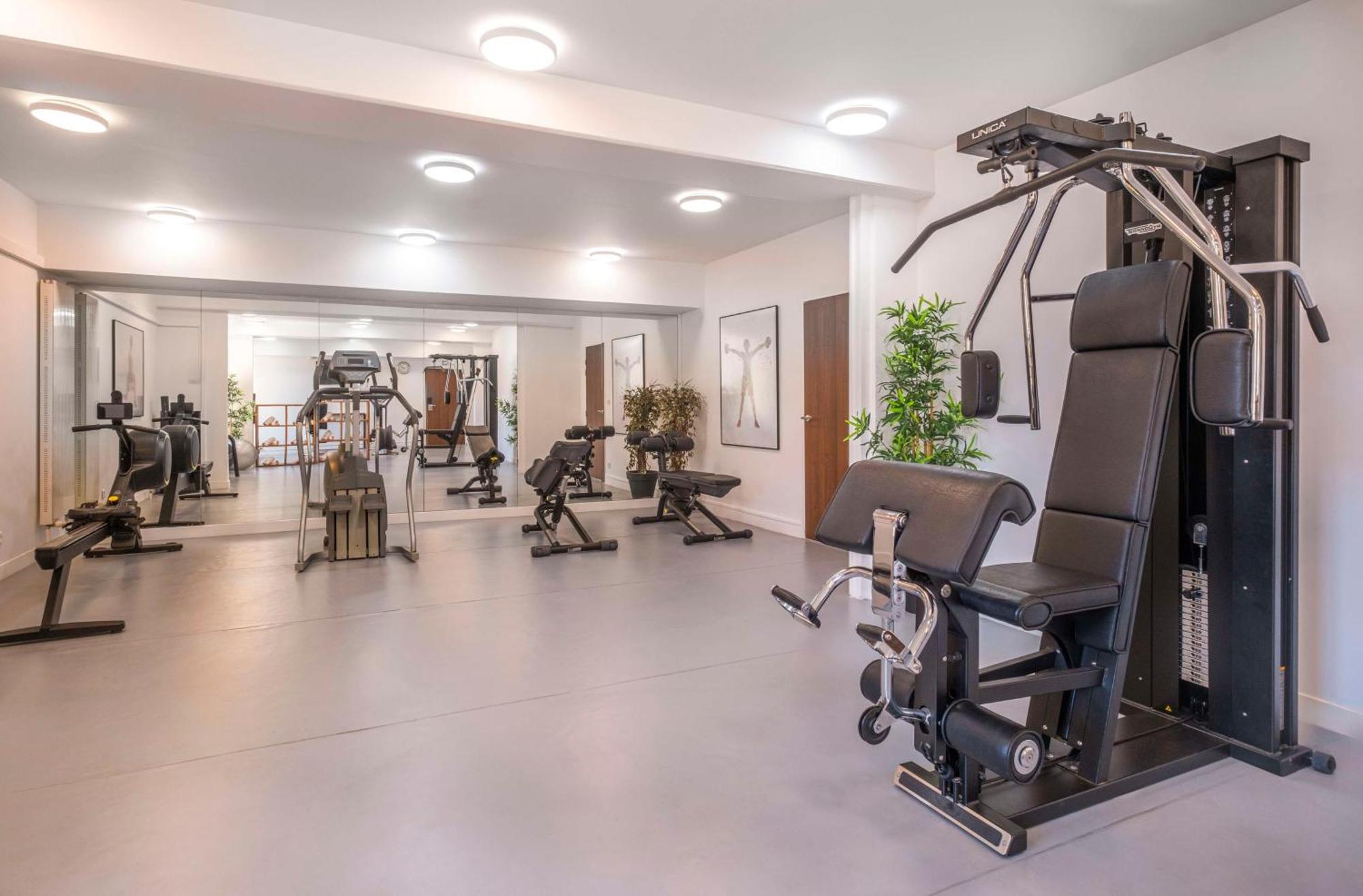 Radisson Blu Vieux Port 4*